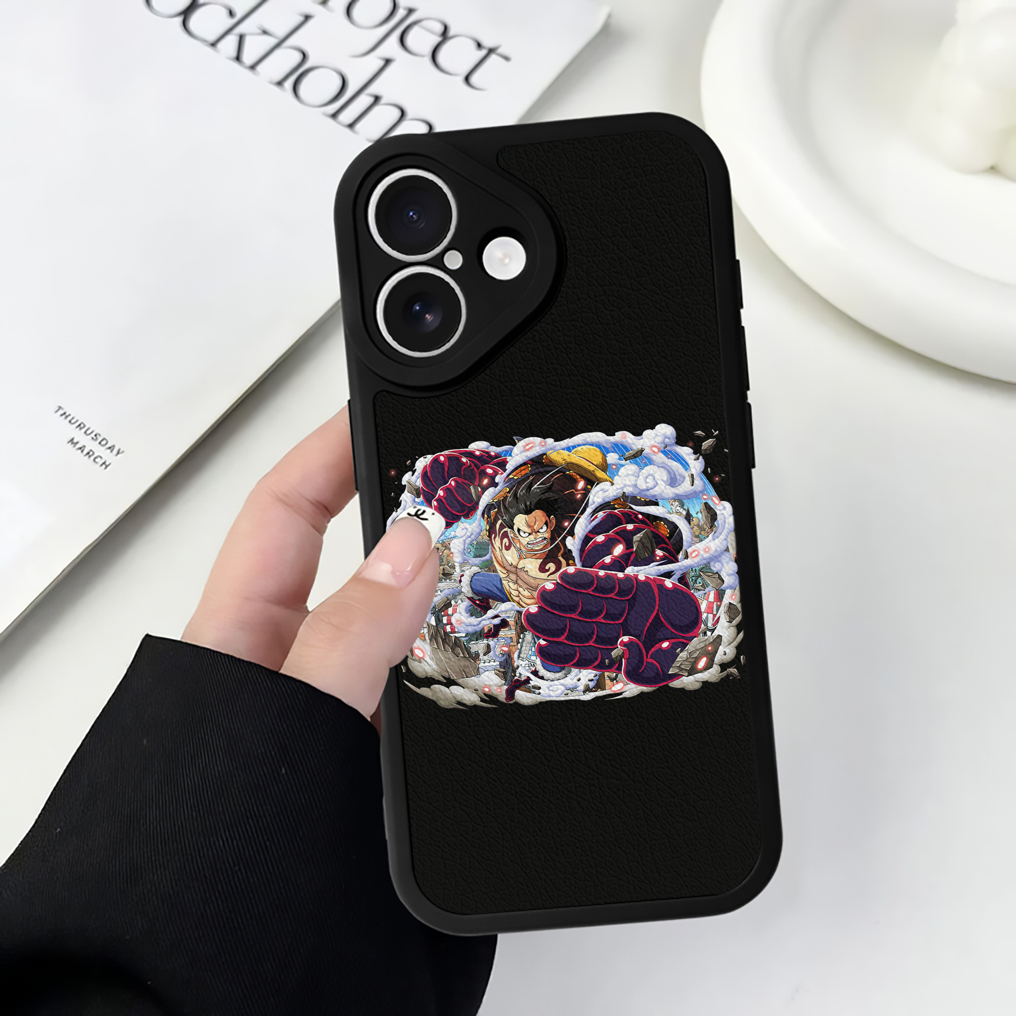 （画像用） ワンピース モンキー・D・ルフィ ONE PIECE Monkey D. Luffy 【iPhone 16シリーズ対応】シリコンスマホケース（レザー調） 材質：シリコン